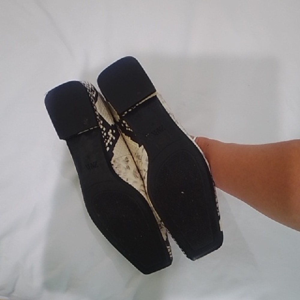 ZARA Snakeskin Pattern Black & Cream Ballet Flats - Picture 4 of 6